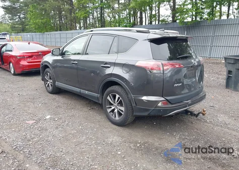 2017 Toyota Rav4 Xle z USA, uszkodzony, nr VIN JTMRFREV9HJ703746